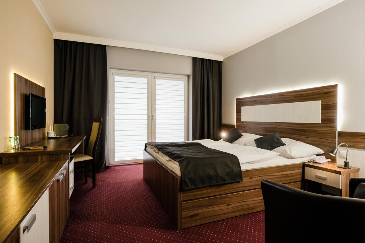 Hotel Menhard Экстерьер фото